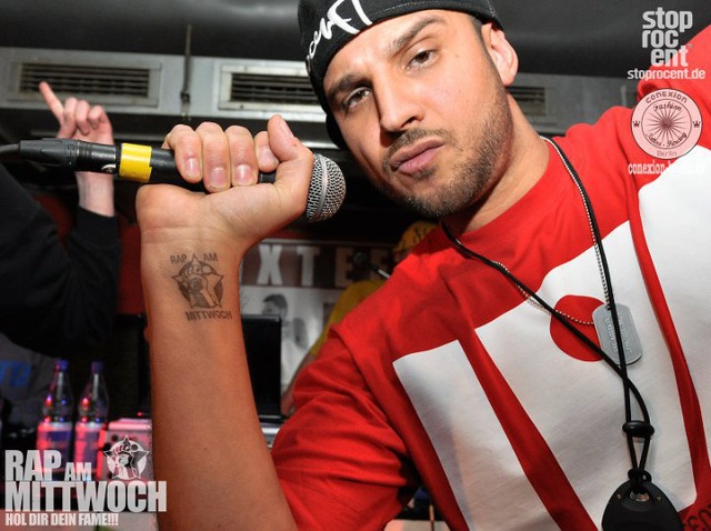 Ben Salomo zeigt die Faust für Hip-Hop!!! Ben Salomo aka Joka